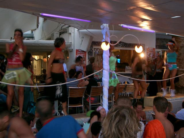 Cafe Mambo just after sunset