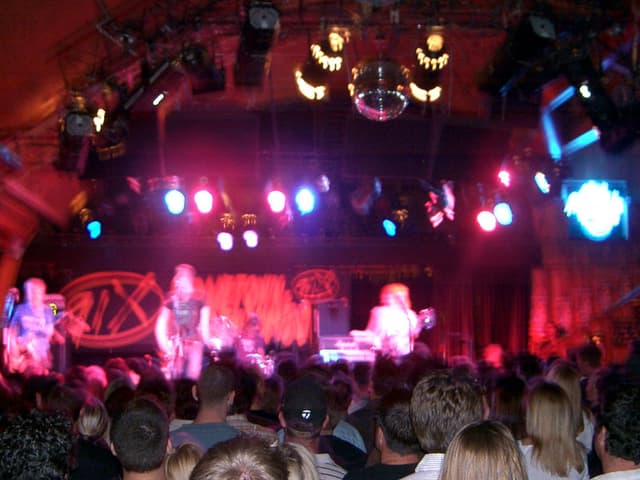 The Von Bondies performing