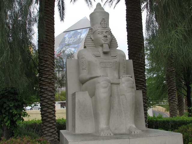 Luxor statue